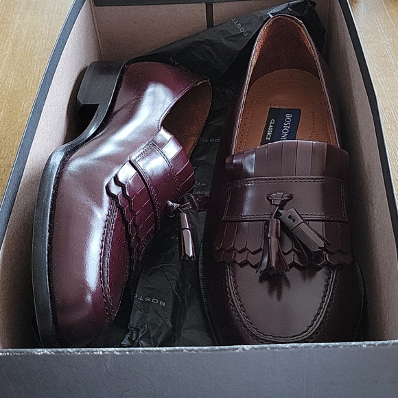 Bostonian Other - NWT BOSTONIAN  LEATHER LOAFERS